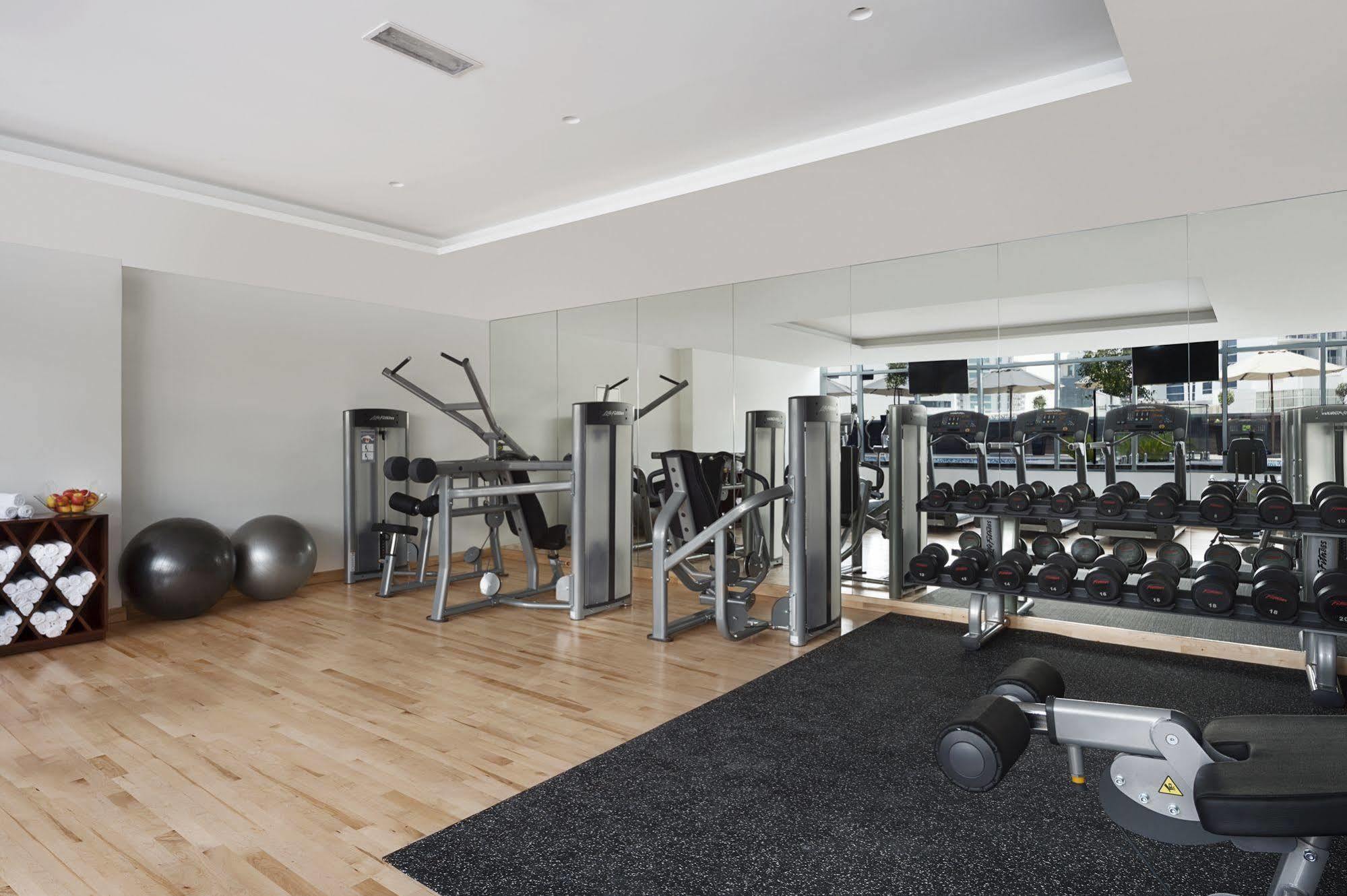 Tryp By Wyndham Dubai Hotel Exterior photo Fitness room