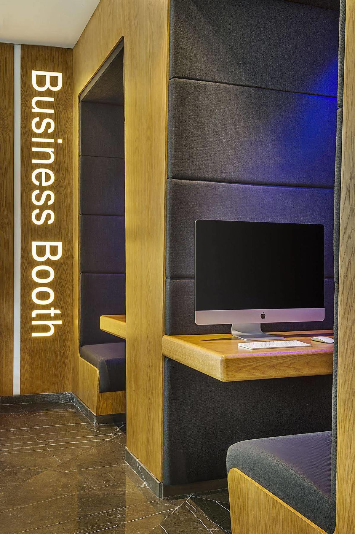 Tryp By Wyndham Dubai Hotel Exterior photo Business Booth