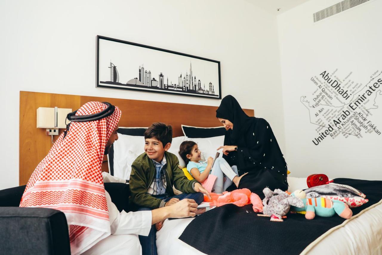 Tryp By Wyndham Dubai Hotel Exterior photo Family in a hotel room